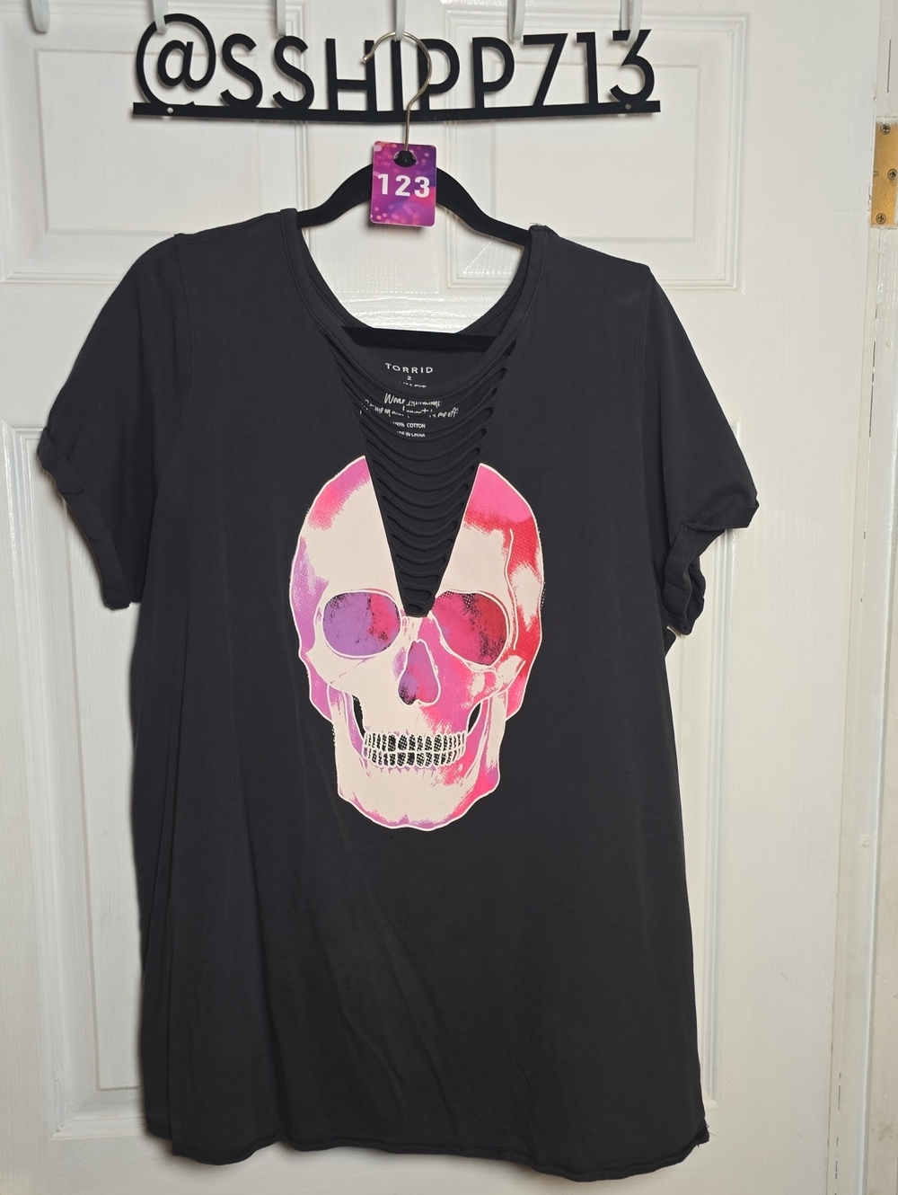 123 torrid 2 2X Black Short-Sleeve Tee with Pink Skull Graphic